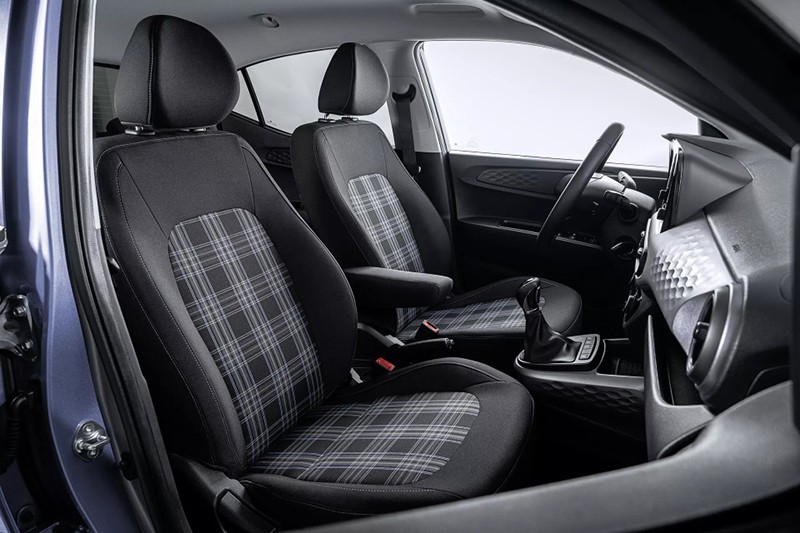Không gian ghế ngồi của Hyundai Grand i10 đủ rộng rãi như bản tiền nhiệm