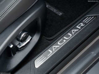 tien-ich-jaguar-xe-2022