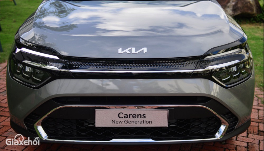 Kia Carens Luxury 2023 được trang bị đèn LED.