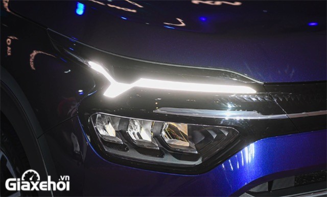 Kia Carens 2023 với đèn LED toàn phần.
