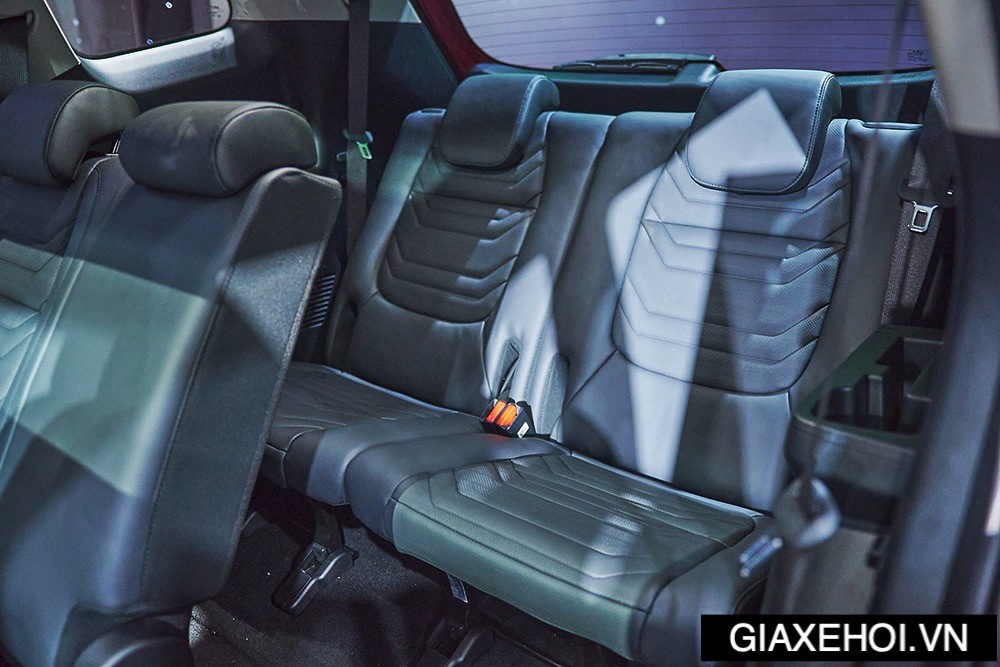 KIA Carens 2023 với hàng cuối đủ rộng.