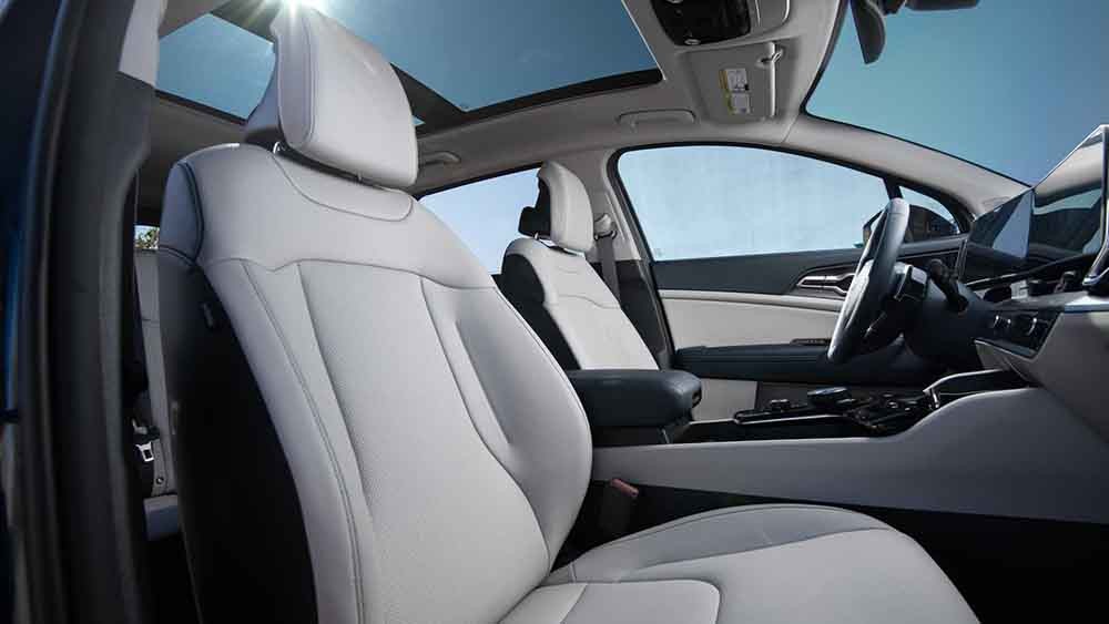 Kia Sportage Hybrid 2023 với ghế da cao cấp.