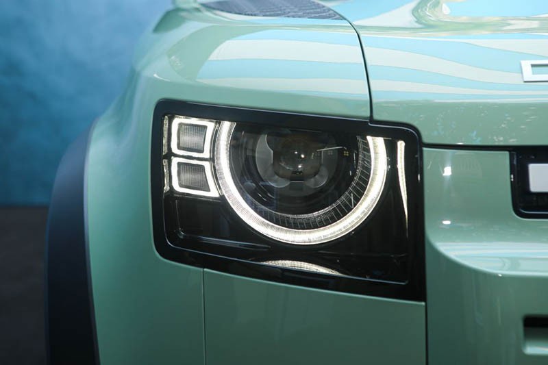 Land Rover Defender 75th Limited Edition 2023 giá bán, đánh giá xe, ưu đãi (06/2023)