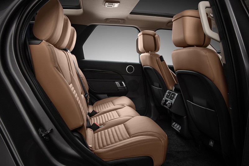 Land Rover Discovery 2023 với ghế ngồi rộng rãi.