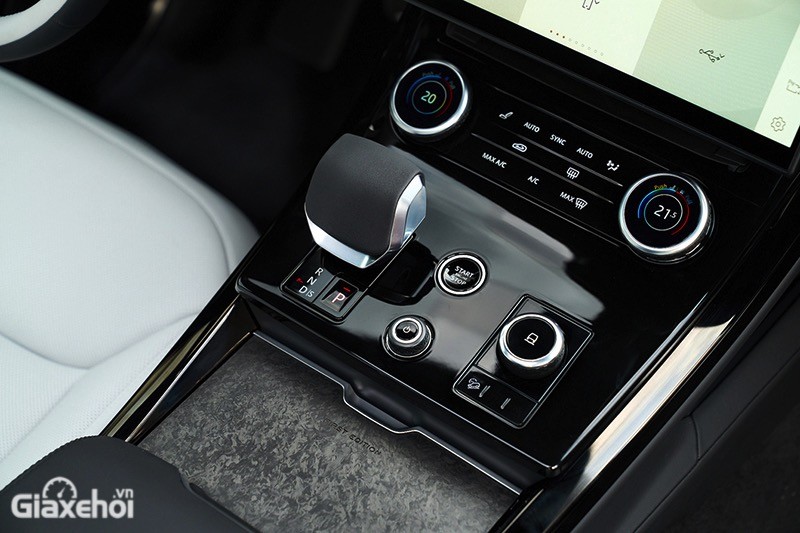 Range Rover Sport 2023 được trang bị màn hình giải trí 13,3 inch dạng cong cùng trợ lý ảo cá nhân Amazon Alexa 