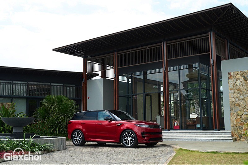 Range Rover Sport 2023 được phát triển dựa trên nền tảng khung gầm MLA-Flex hoàn toàn mới.
