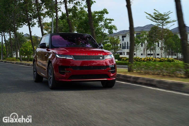 Range Rover Sport 2023 hứa hẹn mang đến những trải nghiệm mạnh mẽ cho người dùng trên mọi cung đường.