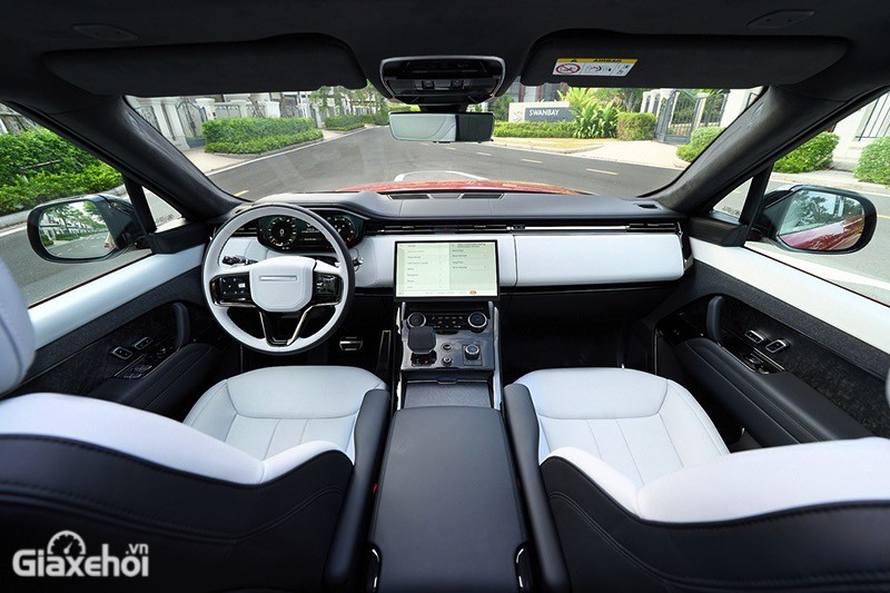 Range Rover Sport ứng dụng vật liệu cao cấp nhằm giúp khách hàng có những điểm chạm tốt hơn.