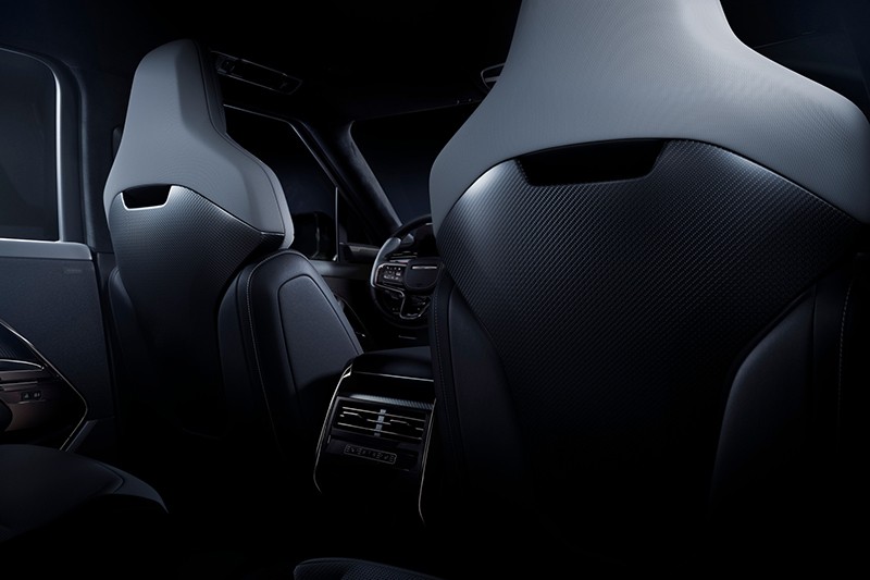 Chi tiết Range Rover Sport SV 2024 mạnh 635 mã lực vượt trội hơn nhiều đối thủ