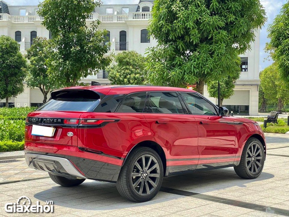 Range Rover Velar 2023 có ống xả ẩn.