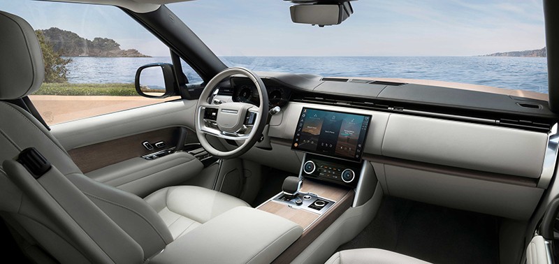 Nội thất Range Rover rộng rãi và sang trọng với loạt tiện nghi hiện đại.