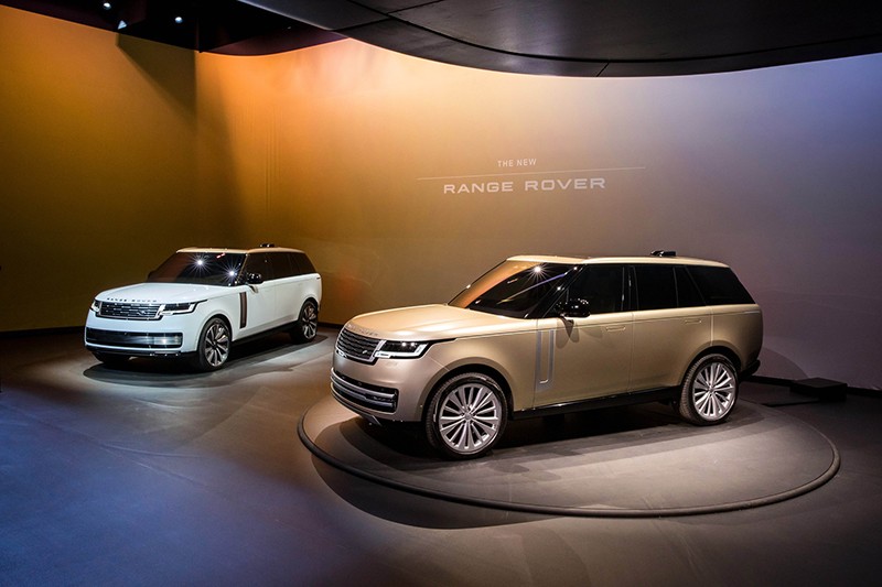 Land Rover Range Rover là dòng SUV hạng sang cỡ lớn mang tính chiến lược của thương hiệu Anh quốc. 