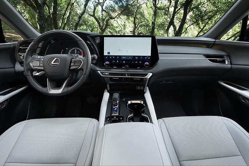 Cabin Lexus RX rộng rãi khi kích thước được gia tăng, tạo nên sự thoải mái cho người ngồi bên trong.