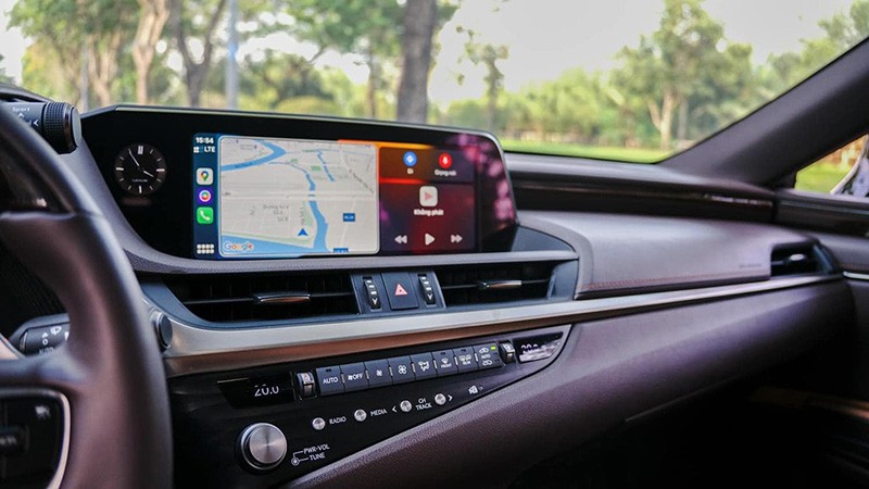 Lexus ES 250 2023 có thêm nhiều tính năng tiện nghi như điều hòa tự động 2 vùng độc lập, hệ thống lọc không khí, hệ thống âm thanh 10 loa Lexus Premium.