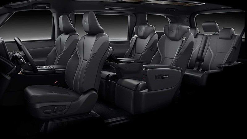 Phiên bản 6 và 7 chỗ, 2 ghế giữa cũng được thiết kế theo phong cách doanh nhân, không gian rộng rãi là điều không thể bàn cãi ở Lexus LM 2024.