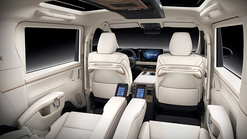 Riêng bản 4 chỗ, Lexus LM hướng đến không gian riêng tư cho vị trí “ông chủ” ở khoang sau khi ngăn cách hoàn toàn với khoang lái.