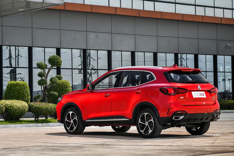 MG HS facelift 2024 bán tại Thái Lan có thiết kế ngoại hình trẻ trung, năng động và thể thao.