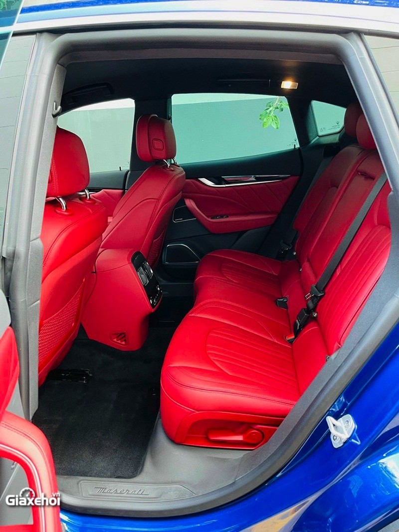 Hàng ghế sau xe Maserati Levante 2023