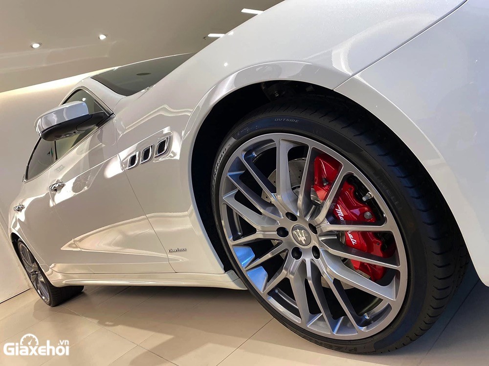 Maserati Quattroporte 2023 giá lăn bánh, đánh giá xe, ưu đãi (07/2023)