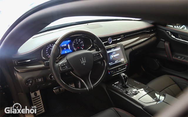 Maserati Quattroporte 2023 có khoang lái sang trong,