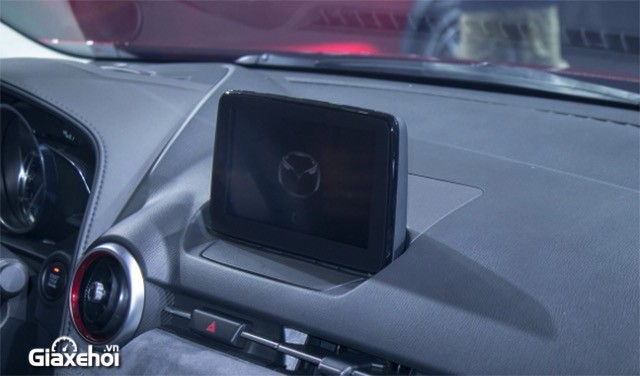 Mazda CX-3 2023 có màn hình nổi.