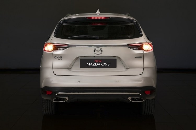 Đuôi xe Mazda CX8 2023