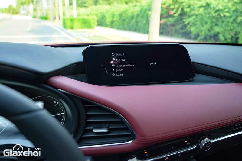 Mazda 3 Sport 2023 được trang bị màn hình giải trí 8,8 inch có Mazda Connect