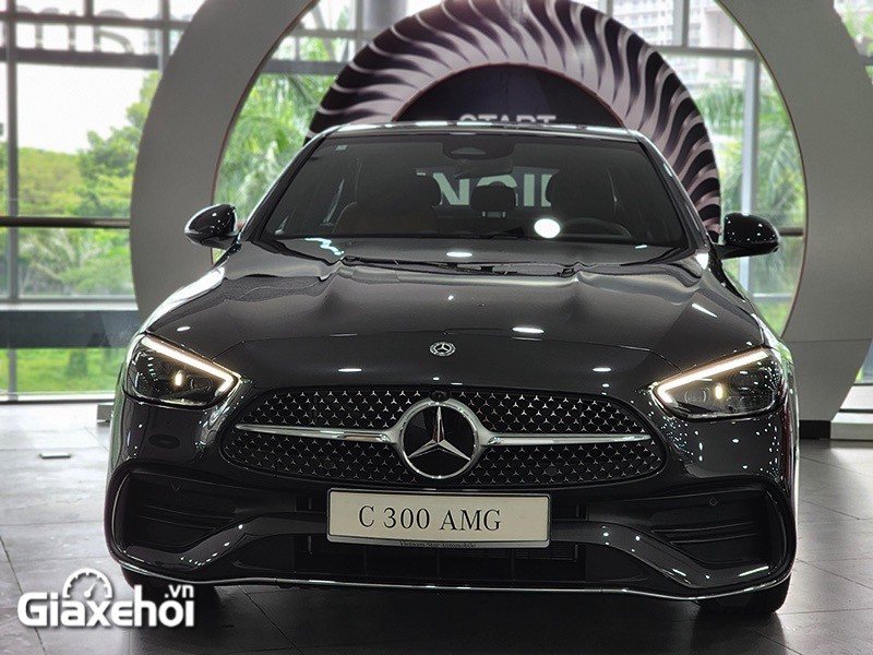Mercedes C300 AMG 2020 màu Đen mới sử dụng 4000 km như mới giá rẻ