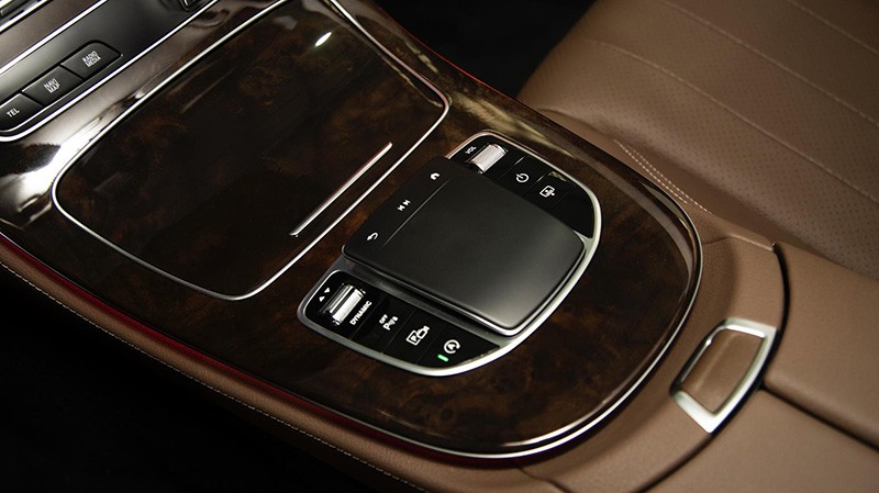 Mercedes E200 Exclusive 2023 sử dụng động cơ I4 2.0L