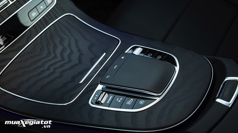 Hình nội thất Mercedes-Benz E-Class E300 AMG 