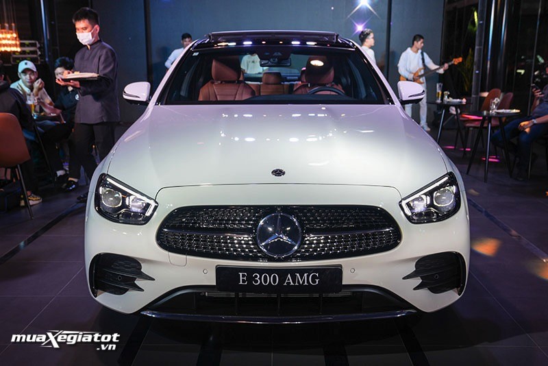 Mercedes E300 AMG 2023 giá lăn bánh, đánh giá xe, ưu đãi (09/2022)