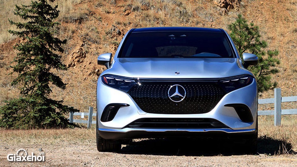 Mercedes-Benz EQS với đầu xe ấn tượng.