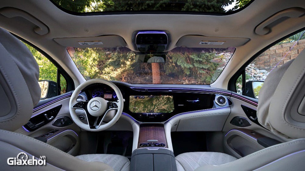 Mercedes-Benz EQS có nội thất đầy công nghệ.