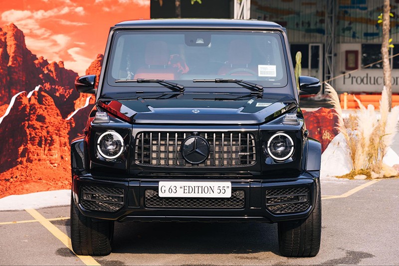 Đầu xe Mercedes-AMG G63 Edition 55 ấn tượng với thiết kế hình khối, nhấn mạnh vẻ mạnh mẽ, cá tính.
