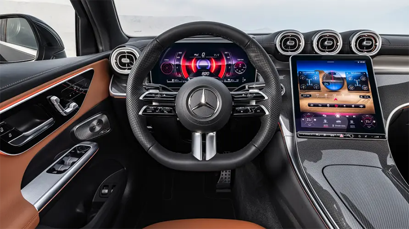 Đáng chú ý nhất, Mercedes-Benz GLC Coupe 2023 có hệ thống màn hình trung tâm 11,9 inch có hệ thống thông tin giải trí MBUX mới nhất.