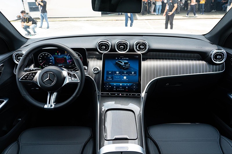 Nội thất Mercedes-Benz GLC 200 4Matic 2023 được nâng cấp hoàn toàn mới, khác biệt rõ rệt với bản tiền nhiệm.