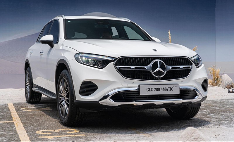 Mercedes-Benz GLC 200 4Matic 2023 xuất hiện đầy cuốn hút với đường nét thiết kế uyển chuyển, mềm mại.