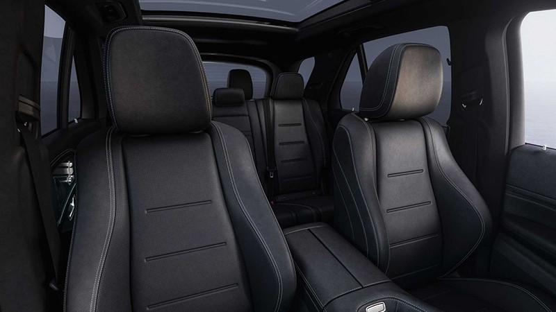 Toàn bộ ghế ngồi trên xe Mercedes-Benz GLE 2024 được bọc da cao cấp, mang đến sự êm ái, dễ chịu cho hành khách trên mọi hành trình. 
