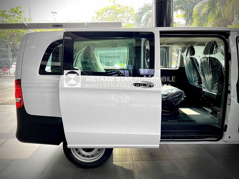 Mercedes-Benz Vito Tourer 121 bán chính hãng tại VN giá 2,099 tỷ đồng