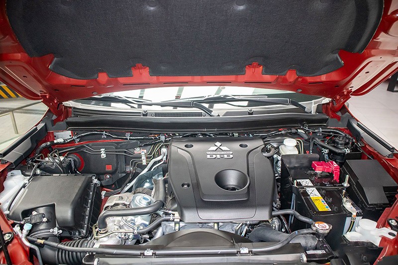 Mitsubishi Triton Athlete 2023 vẫn sử dụng động cơ cũ máy dầu 2.4L MIVEC ưu tiên khả năng vận hành bền bỉ.