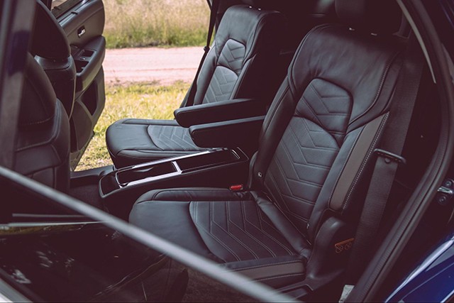 Nissan Pathfinder 2023 có hàng ghế thứ 2 thương gia mang đến trải nghiệm cao cấp cho hành khách.
