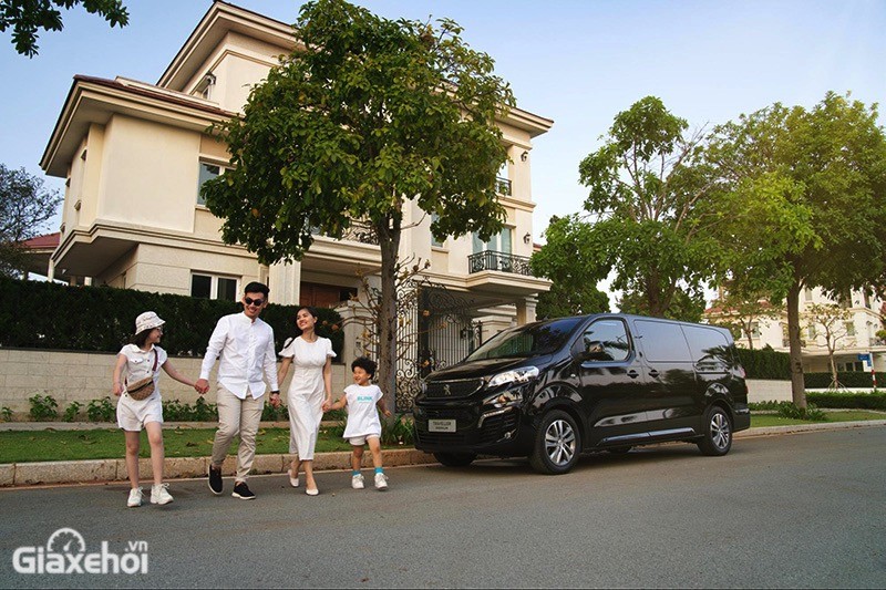 Peugeot Traveller 2023 là mẫu xe đa dụng cỡ lớn