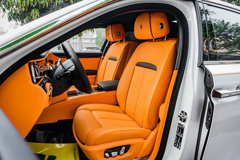 RollsRoyce Cullinan Shows Color Wizardry Gets Crystal Over Orange  Everywhere  autoevolution