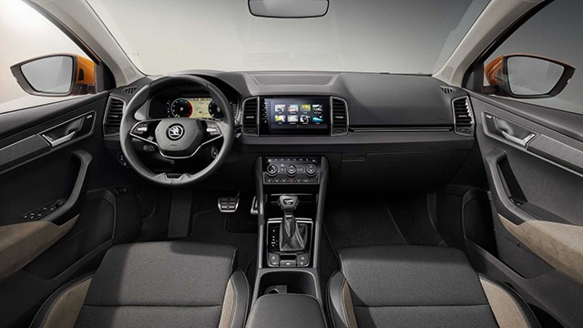 Skoda Karoq 2023 có nội thất khá đơn giản.