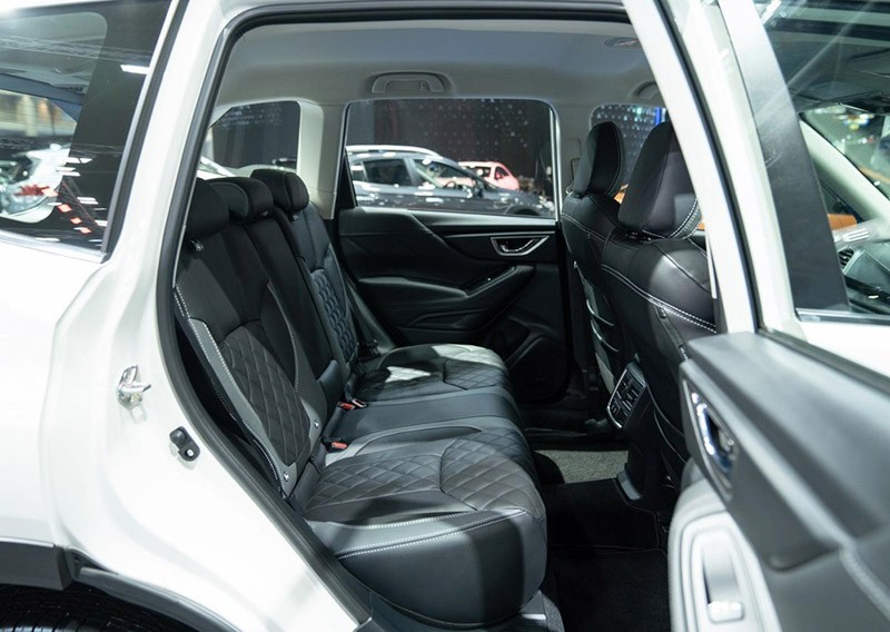 Subaru Forester GT 2023 có không gian hàng ghế sau khá thoải mái cho những hành khách cao dưới 1,8 m.
