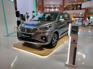 Suzuki Ertiga Hybrid 2023 giá lăn bánh, đánh giá xe, ưu đãi (09/2022)