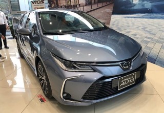 Toyota Corolla Altis 2023 giá lăn bánh, đánh giá xe, ưu đãi (02/2023)