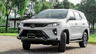 Toyota Fortuner 2023 giá lăn bánh, đánh giá xe, ưu đãi (08/2022)