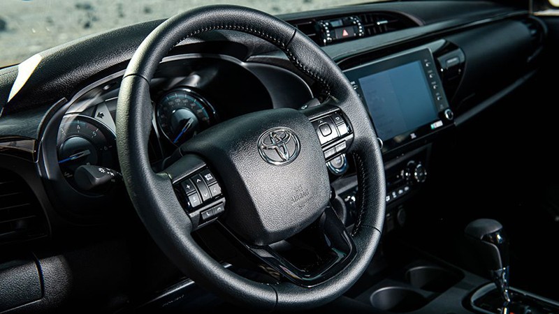 Toyota Hilux 2023 giá lăn bánh, đánh giá xe, khuyến mãi (09/2022)