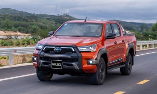 Toyota Hilux 2023 giá lăn bánh, đánh giá xe, khuyến mãi (12/2022)